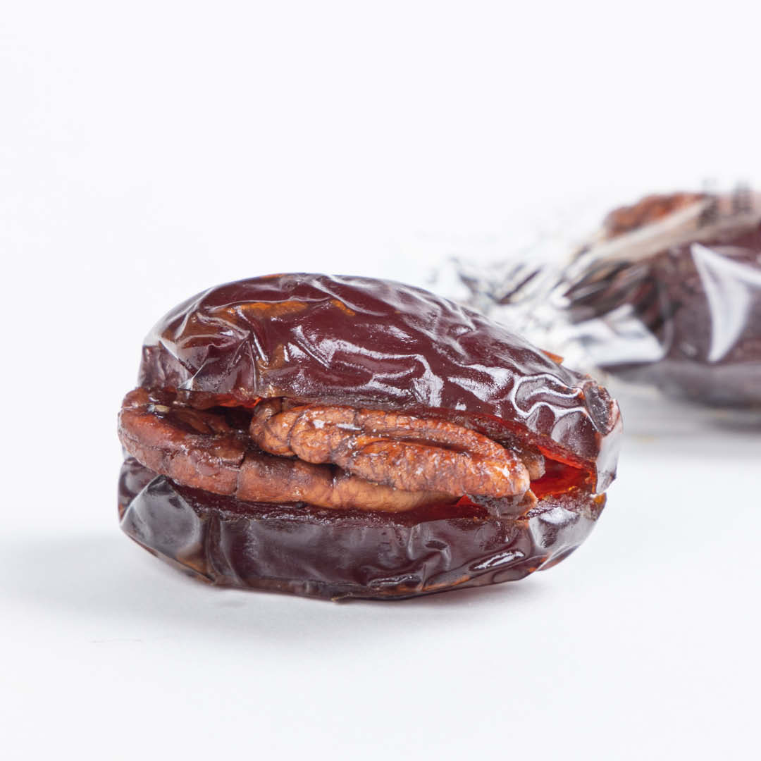 Wrapped-stuffed-dates19-1.jpg Medjool Caramelized Pecan Wrapped - الصورة 1
