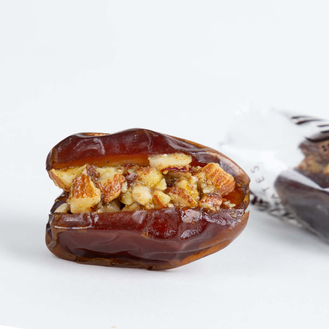 Wrapped-stuffed-dates26-1.jpg Medjool With Nuts, Cardamom saffron Wrapped - الصورة 1