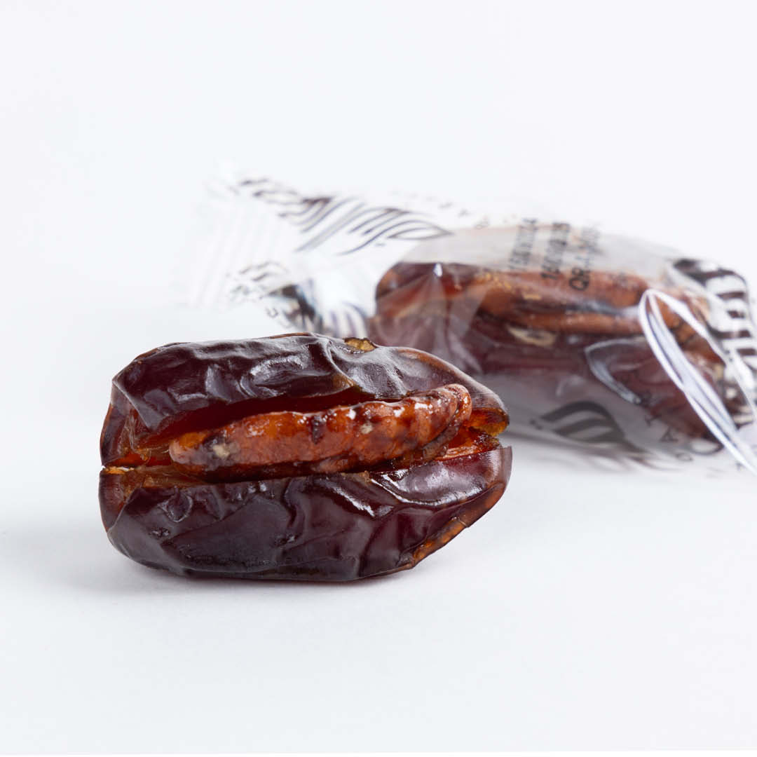 Wrapped-stuffed-dates6-1.jpg Khudri Pecan Caramel Wrapped - الصورة 1
