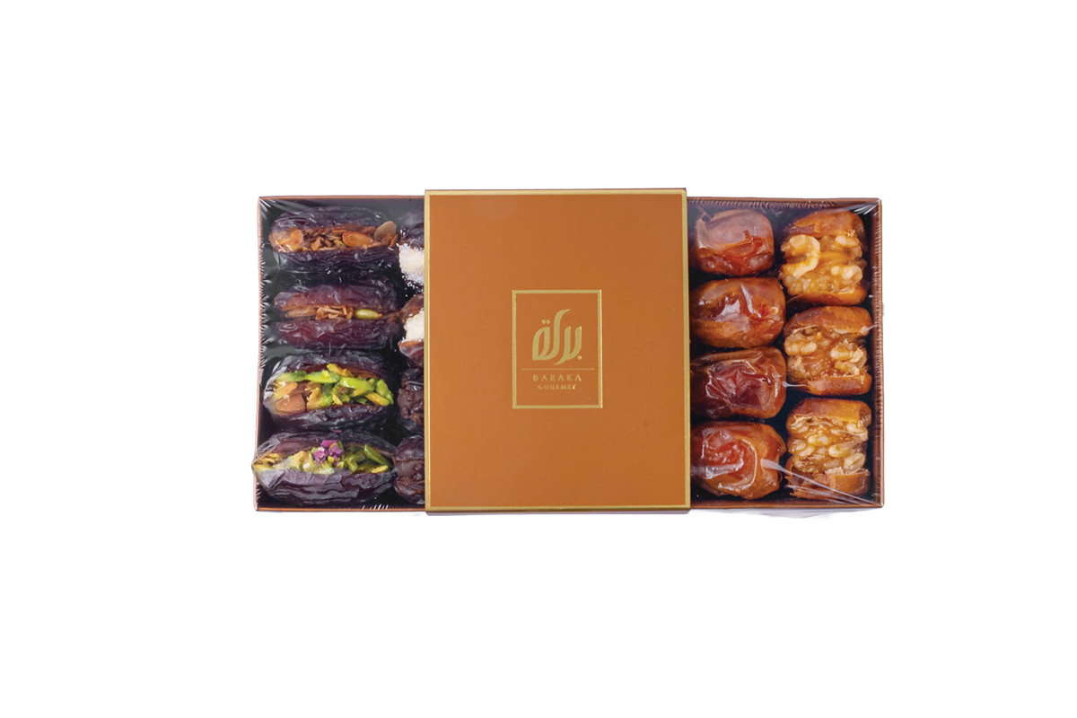 Golden box - mixed stuffed dates Golden Box - Mixed Stuffed Dates - الصورة 1