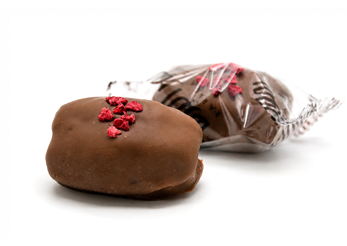 لبن Wrapped Enrobed - Medjool Raspberry Covered With Milk Chocolate - الصورة 1
